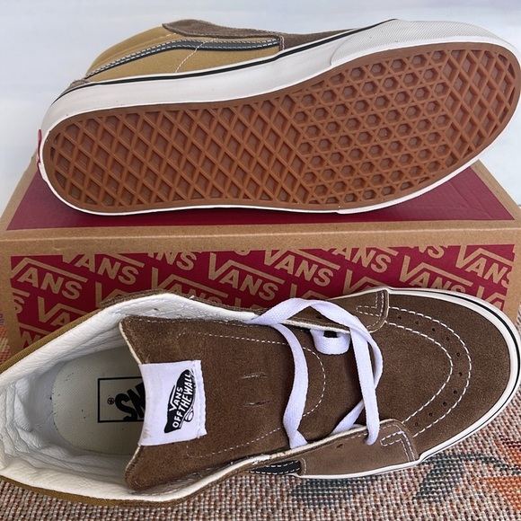 Vans Men’s Sk8-Hi Canvas/Suede Pop Brown/Mu
VN000CMXBF0
Sneakers - Picture 14 of 16